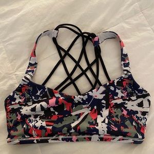 LuluLemon Free to be Wild Sports Bra - Size 6
